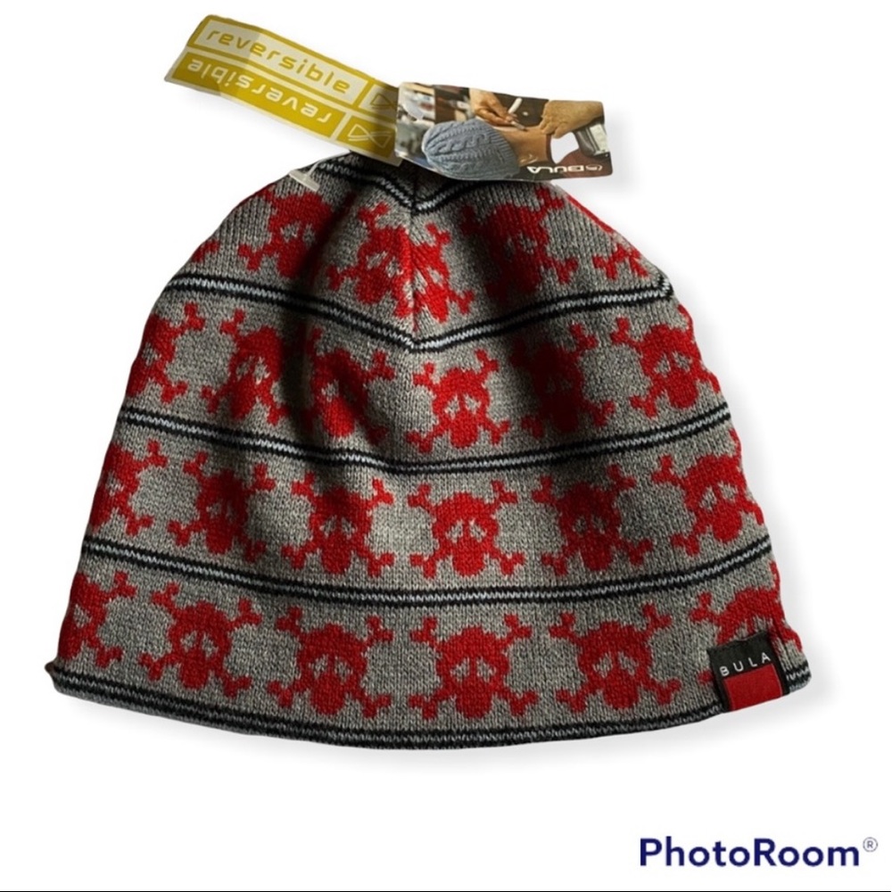NWT Kid’s Unisex Bula Red and Gray Skull Reversible Striped Beanie